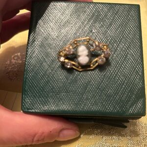 Vintage Elegant Gold and crystal Cameo pin